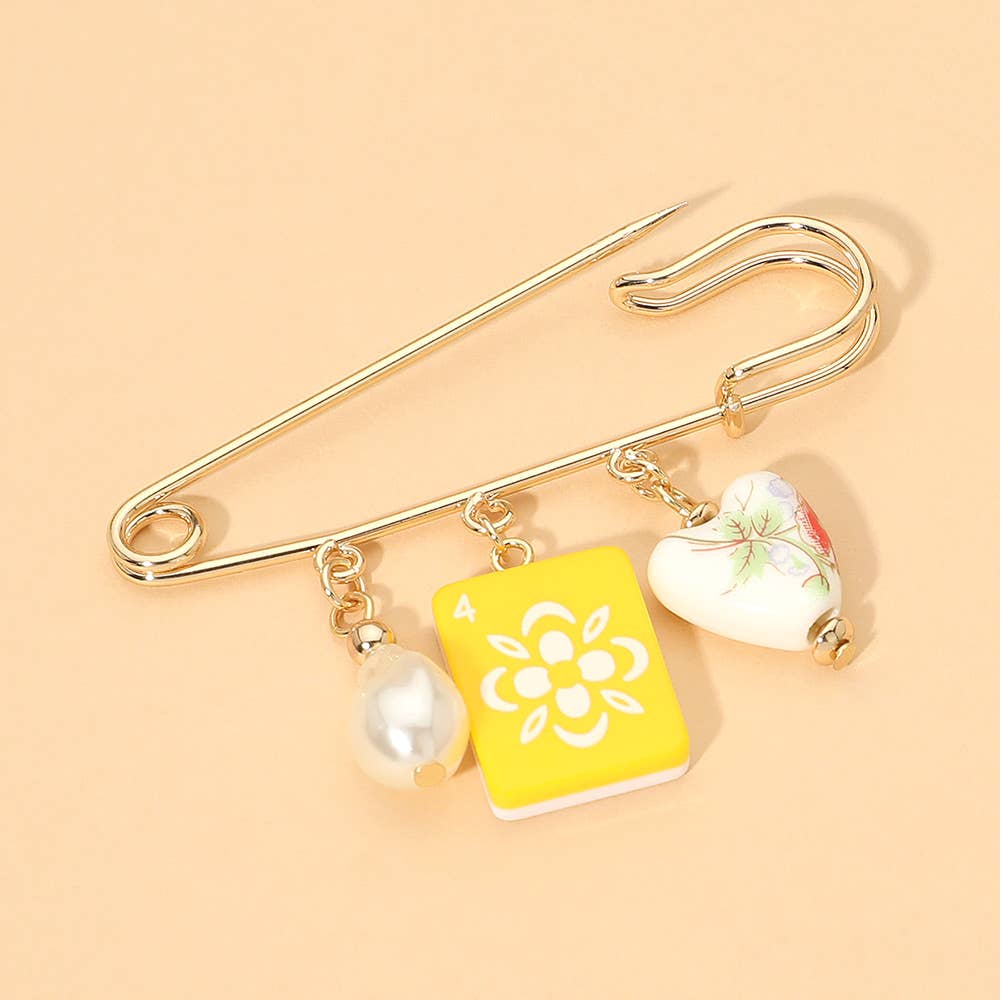 Floral Heart Mahjong Tile Pearl Charm Drop Safety Pin Brooch: Gold,White